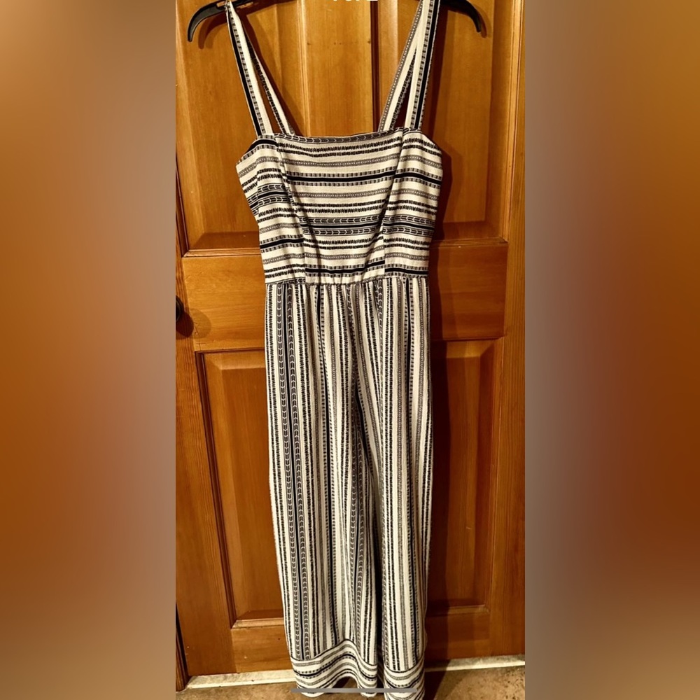 Woman’s Summer Romper
Size 8